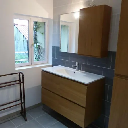 Saint-pourcain-sur-besbre, 5 Pieces, 8 Personnes - Fr-1-489-25 度假居