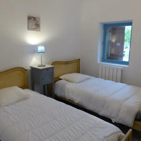 Saint-pourcain-sur-besbre, 5 Pieces, 8 Personnes - Fr-1-489-25 度假居 *